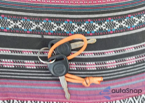 2000 Chevrolet Silverado 1500 из США, поврежденный, VIN 1GCEC14W3YZ303315